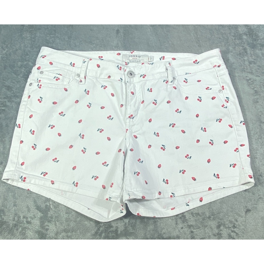 Torrid Denim Shorts Womens Size 14 White Berries Cherries Fruit All Over Print